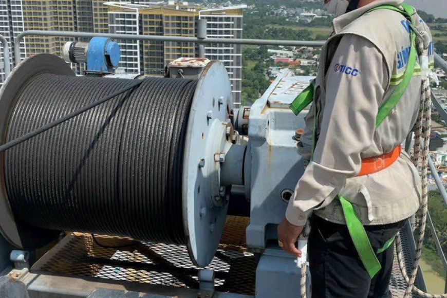 Kiểm định kỹ thuật an toàn Cần trục tháp, vận thăng, sàn nâng người, cần phân phố bê tông trong Công trình Xây dựng